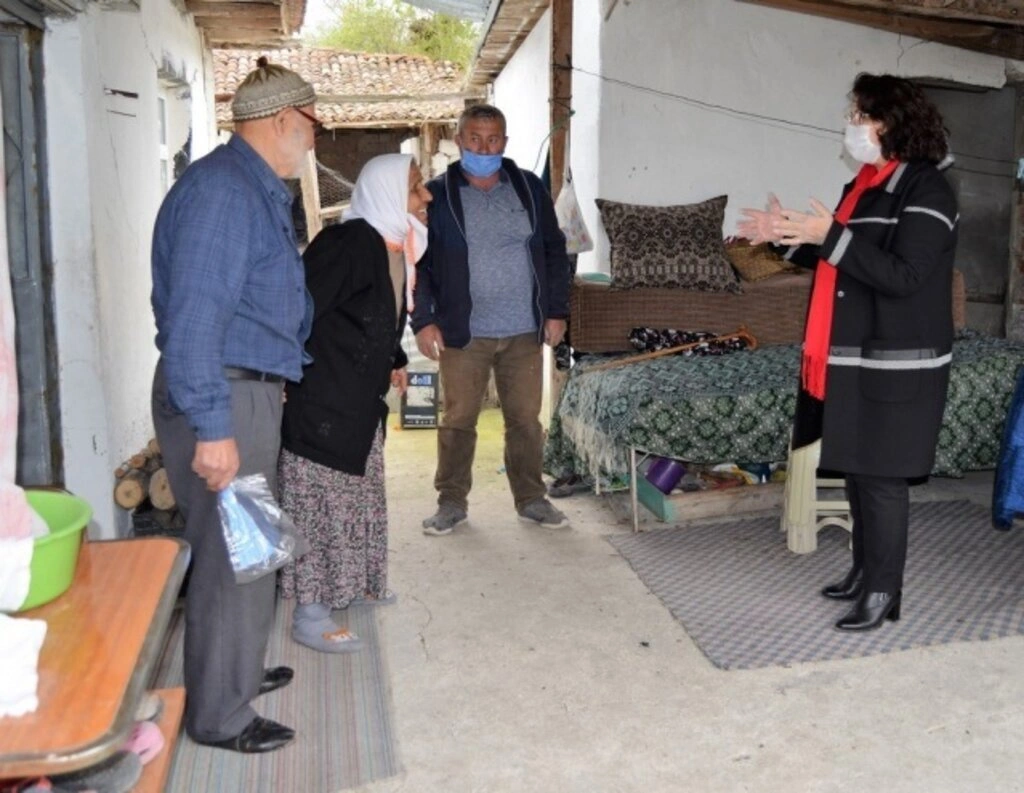 Başkan Özel, Yalnız Yaşayan Yaşlı Vatandaşları Ziyarete Devam Ediyor - Resim 5