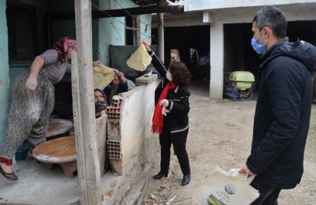 Başkan Özel, Yalnız Yaşayan Yaşlı Vatandaşları Ziyarete Devam Ediyor - Resim 7