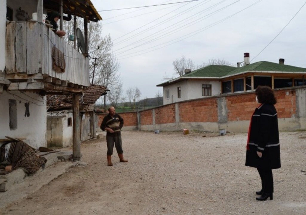 Başkan Özel, Yalnız Yaşayan Yaşlı Vatandaşları Ziyarete Devam Ediyor - Resim 8