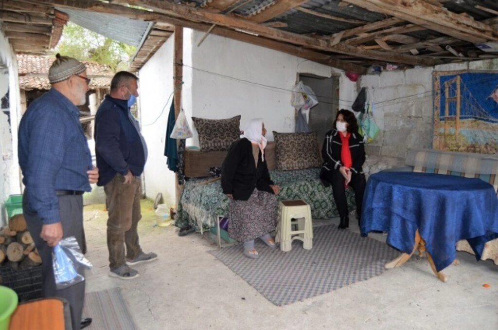 Başkan Özel, Yalnız Yaşayan Yaşlı Vatandaşları Ziyarete Devam Ediyor - Resim 9