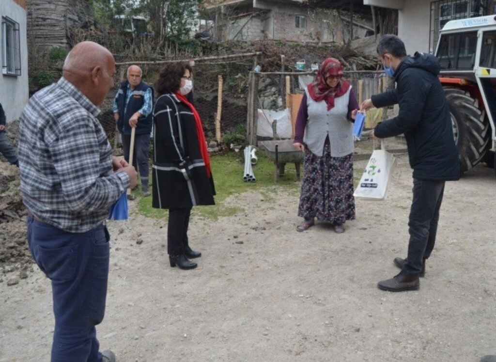 Başkan Özel, Yalnız Yaşayan Yaşlı Vatandaşları Ziyarete Devam Ediyor - Resim 11