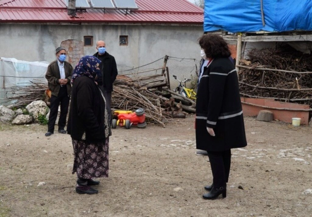 Başkan Özel, Yalnız Yaşayan Yaşlı Vatandaşları Ziyarete Devam Ediyor - Resim 12