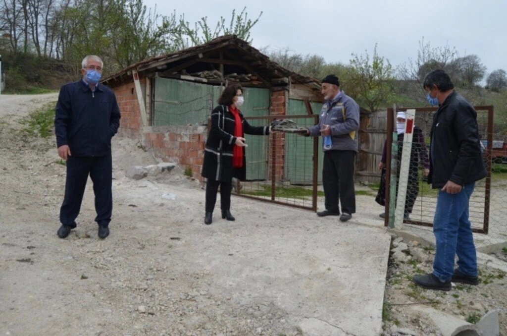 Başkan Özel, Yalnız Yaşayan Yaşlı Vatandaşları Ziyarete Devam Ediyor - Resim 1