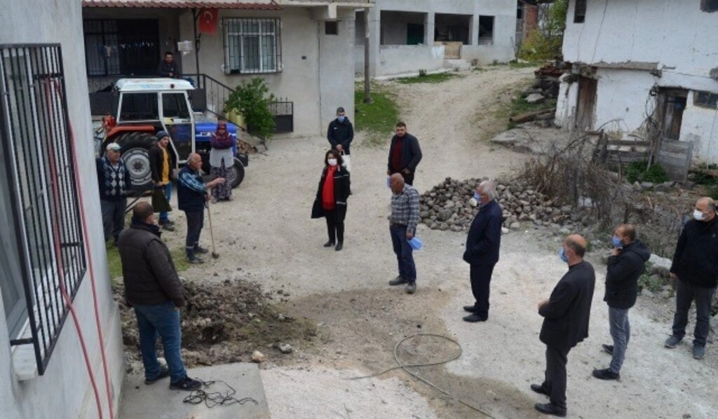 Başkan Özel, Yalnız Yaşayan Yaşlı Vatandaşları Ziyarete Devam Ediyor - Resim 13
