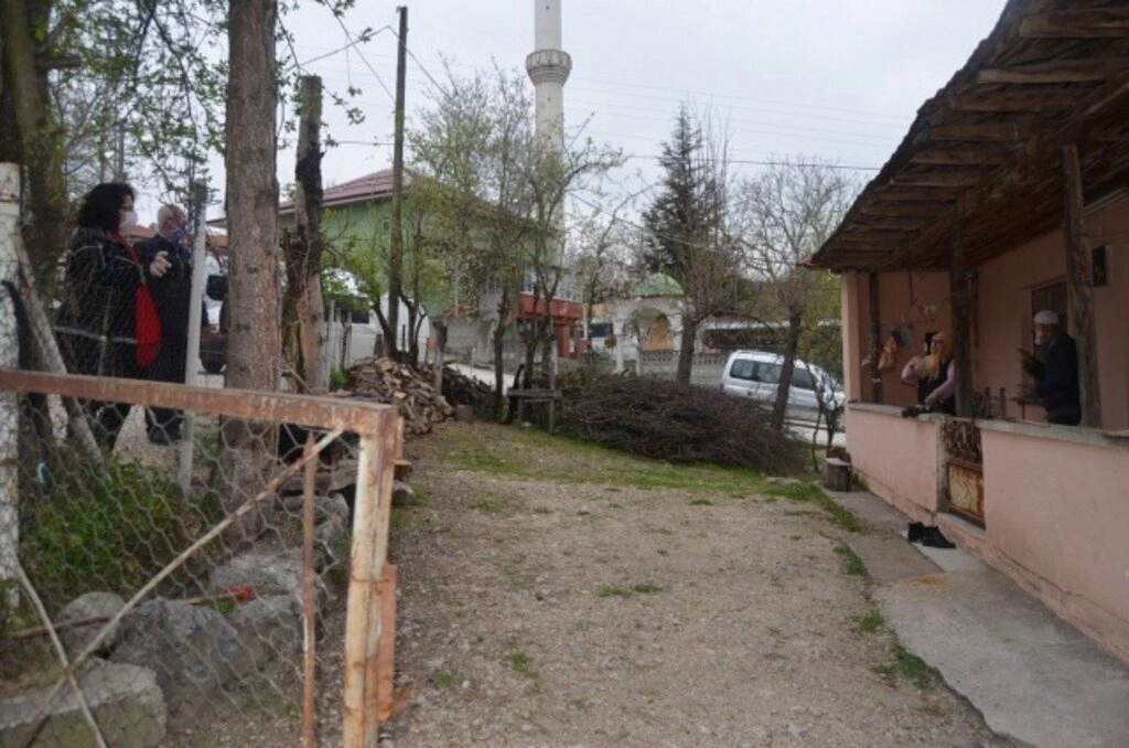 Başkan Özel, Yalnız Yaşayan Yaşlı Vatandaşları Ziyarete Devam Ediyor - Resim 16