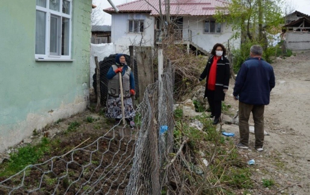 Başkan Özel, Yalnız Yaşayan Yaşlı Vatandaşları Ziyarete Devam Ediyor - Resim 18