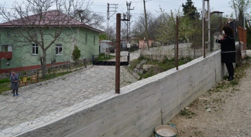 Başkan Özel, Yalnız Yaşayan Yaşlı Vatandaşları Ziyarete Devam Ediyor - Resim 22
