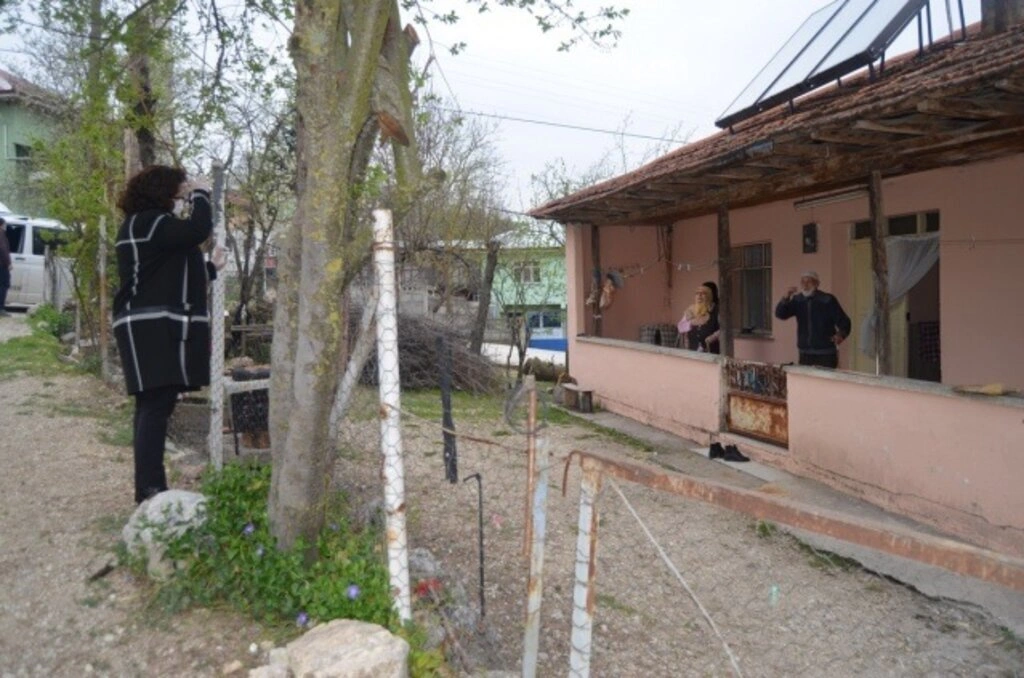 Başkan Özel, Yalnız Yaşayan Yaşlı Vatandaşları Ziyarete Devam Ediyor - Resim 19