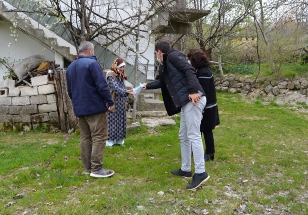 Başkan Özel, Yalnız Yaşayan Yaşlı Vatandaşları Ziyarete Devam Ediyor - Resim 20