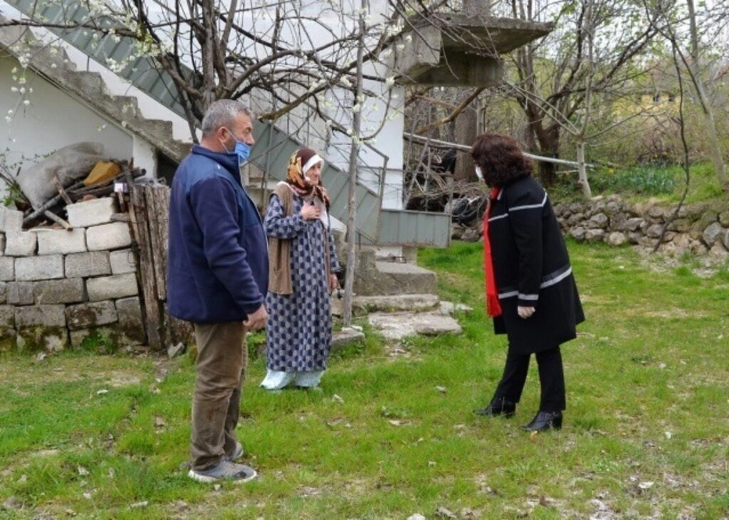 Başkan Özel, Yalnız Yaşayan Yaşlı Vatandaşları Ziyarete Devam Ediyor - Resim 24