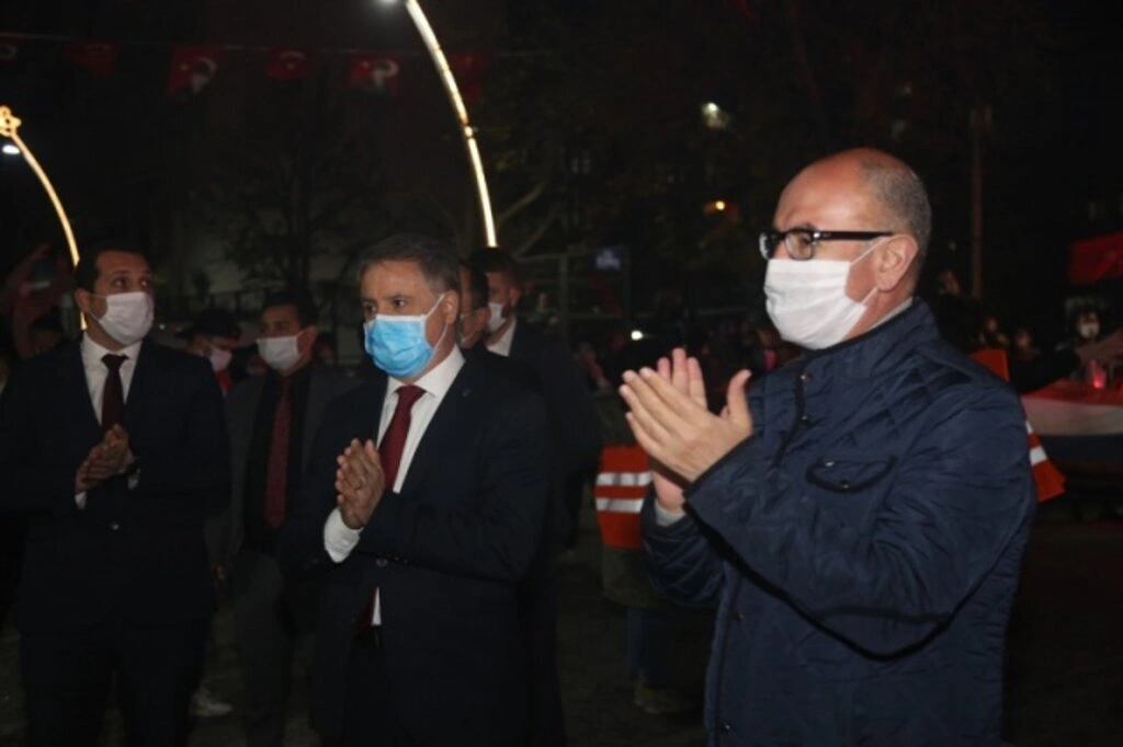 Atakum balkonlarında 23 Nisan coşkusu - Resim 1