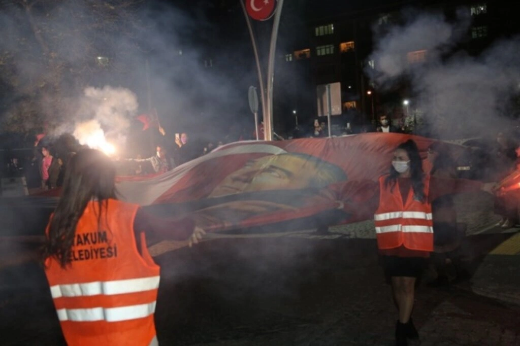 Atakum balkonlarında 23 Nisan coşkusu - Resim 3