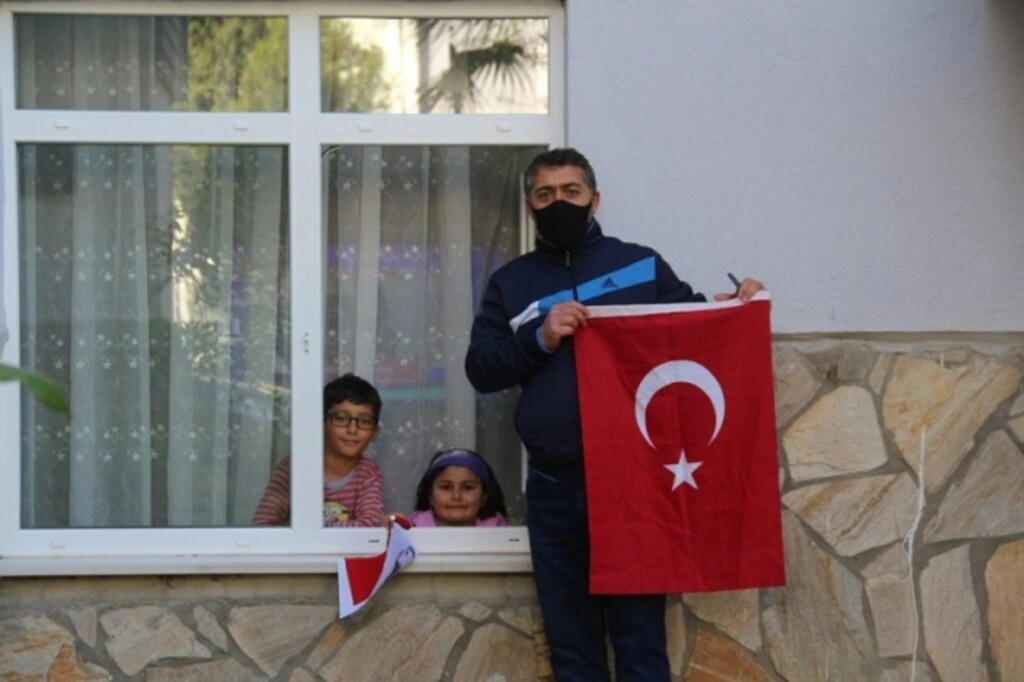 Atakum balkonlarında 23 Nisan coşkusu - Resim 5