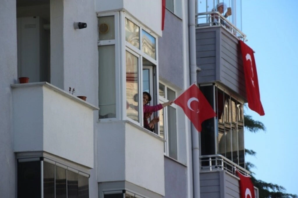 Atakum balkonlarında 23 Nisan coşkusu - Resim 6