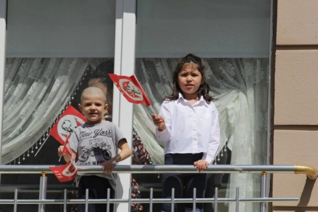 Atakum balkonlarında 23 Nisan coşkusu - Resim 9