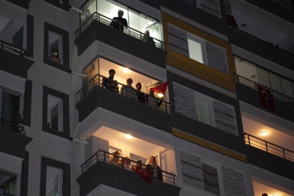Atakum balkonlarında 23 Nisan coşkusu - Resim 10