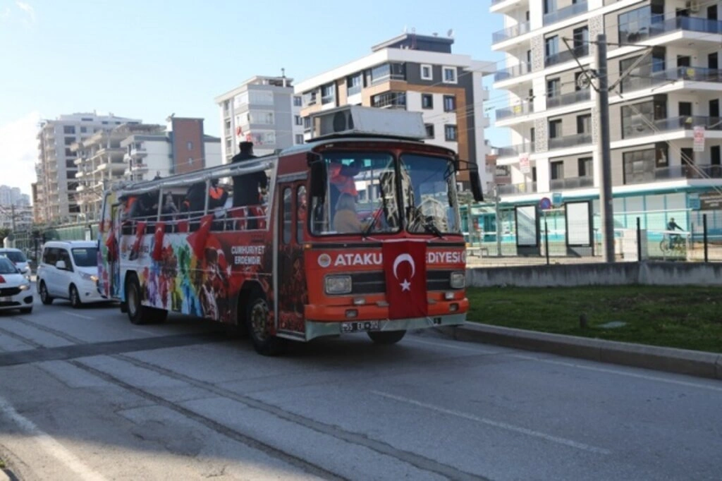 Atakum balkonlarında 23 Nisan coşkusu - Resim 11