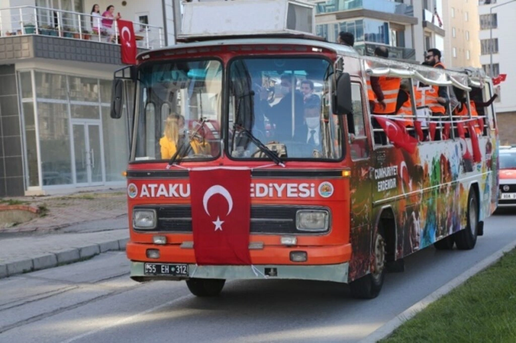 Atakum balkonlarında 23 Nisan coşkusu - Resim 20