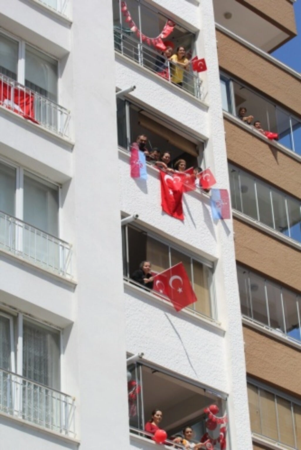 Atakum balkonlarında 23 Nisan coşkusu - Resim 24