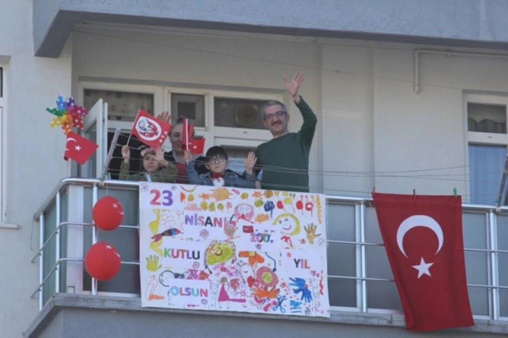 Atakum balkonlarında 23 Nisan coşkusu - Resim 27