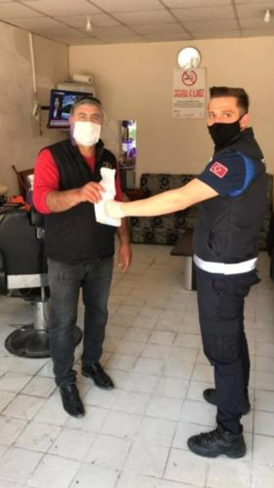 Berberlerde koronavirüs yoğunluğu, Tekkeköy Belediyesi maske dağıttı! - Resim 6