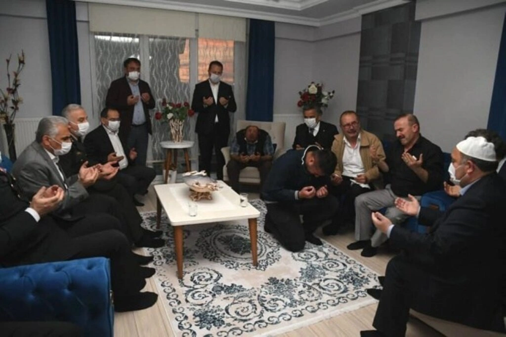 Samsunlu Polis Memuru Atakan Arslan'ın evinde dualar okundu - Resim 1