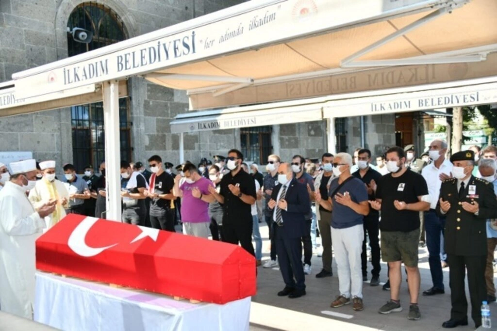 Samsunlu Er Cansın Burak Akıncı son yolcuğuna uğurlandı - Resim 3