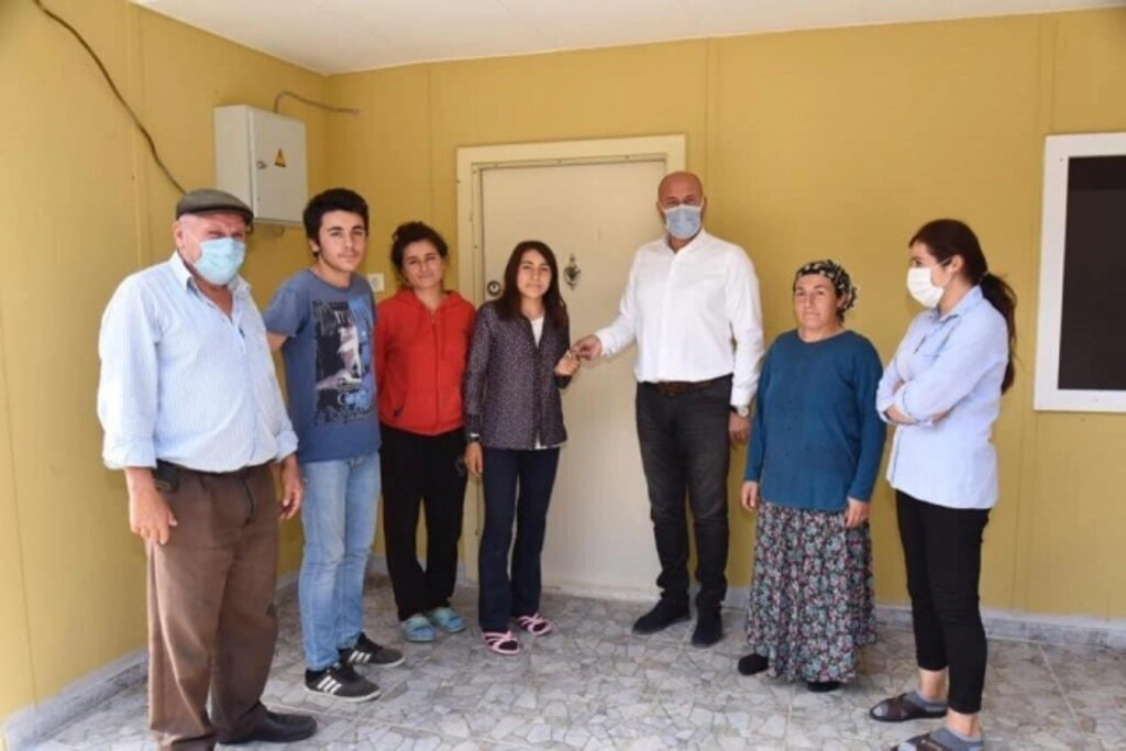 Tekkeköy Belediyesi yeni evlerine kavuşturdu - Resim 15