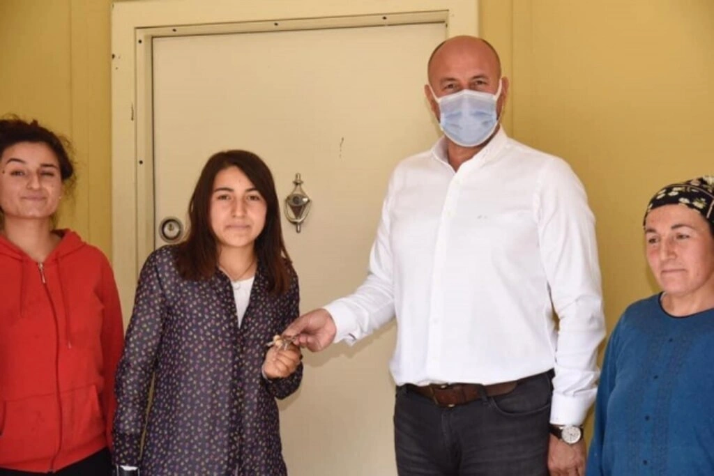 Tekkeköy Belediyesi yeni evlerine kavuşturdu - Resim 16
