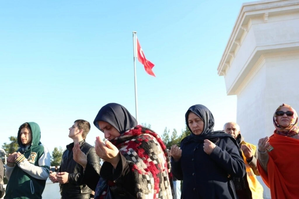 Canik, Çanakkale’de 555 kişiyi şehitlerle buluşturdu  - Resim 7