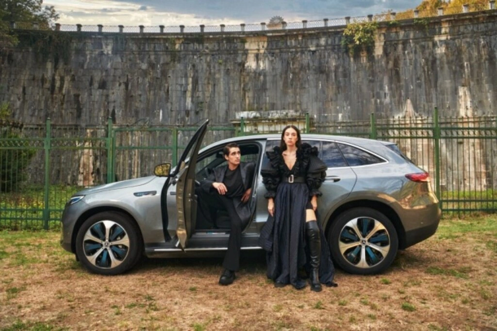 Özlem Süer İlkbahar-Yaz 2021 Koleksiyonunu Fashion Week Istanbul’da Tanıttı - Resim 4