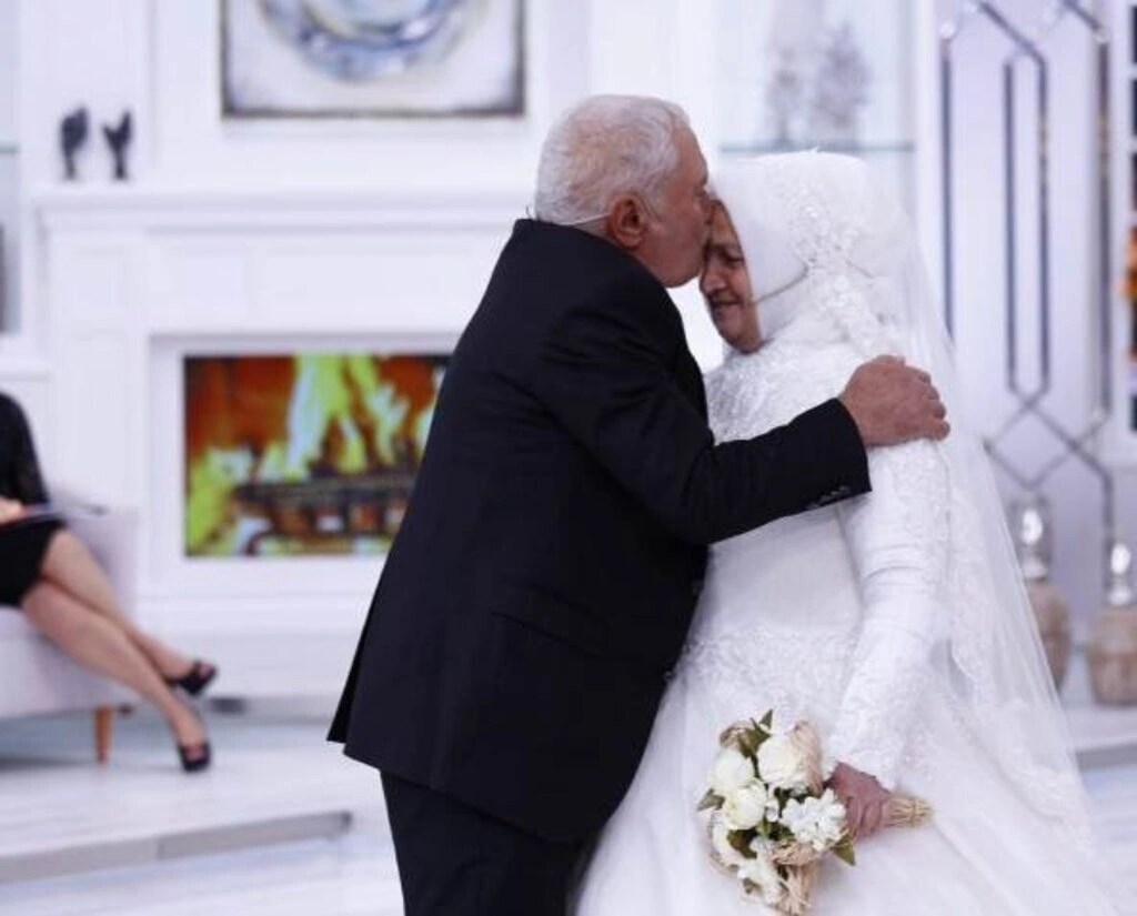 64 yaşındaki Kadriye Teyze ilk kez gelinlik giydi - Resim 1