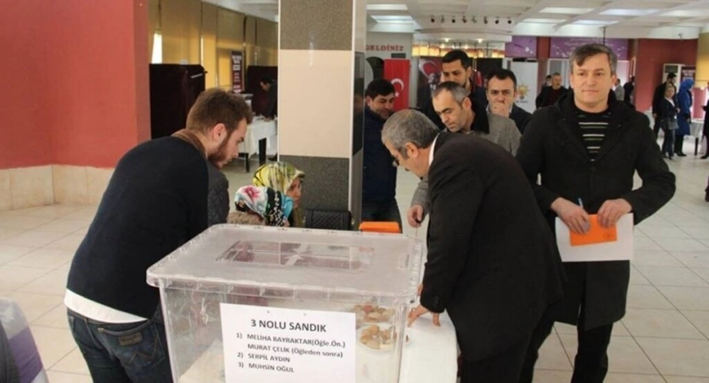 AK Parti'de temayül yoklaması yoğun bir katılım ile gerçekleşti - Resim 1