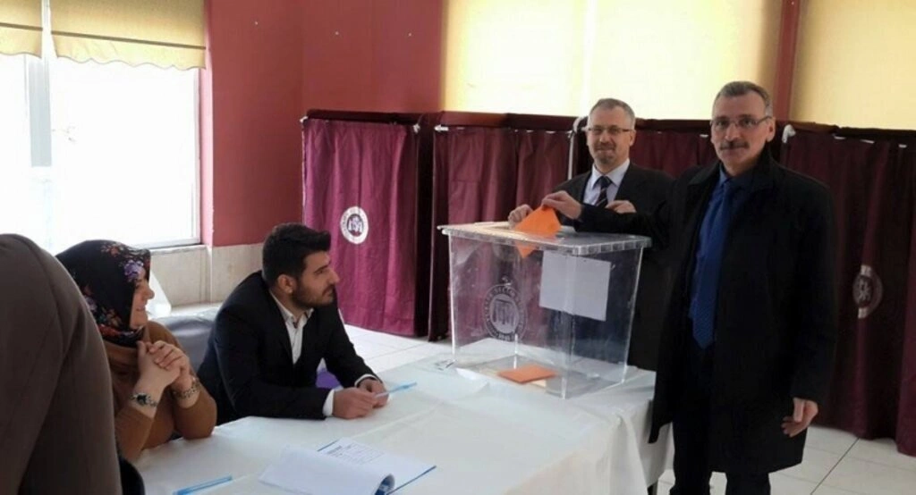AK Parti'de temayül yoklaması yoğun bir katılım ile gerçekleşti - Resim 19