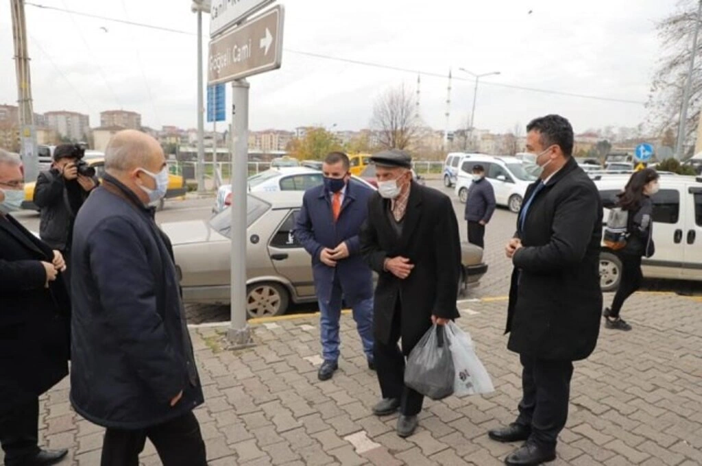 Vali Dağlı Çarşamba'da - Resim 2