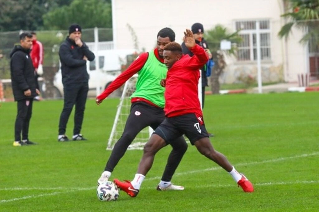 Yılport Samsunspor Şut Çalıştı - Resim 3