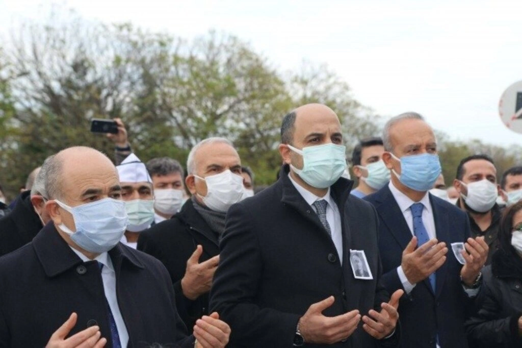Doktor Ali Murat Uludoğan son yolculuğuna gözyaşlarıyla uğurlandı - Resim 1