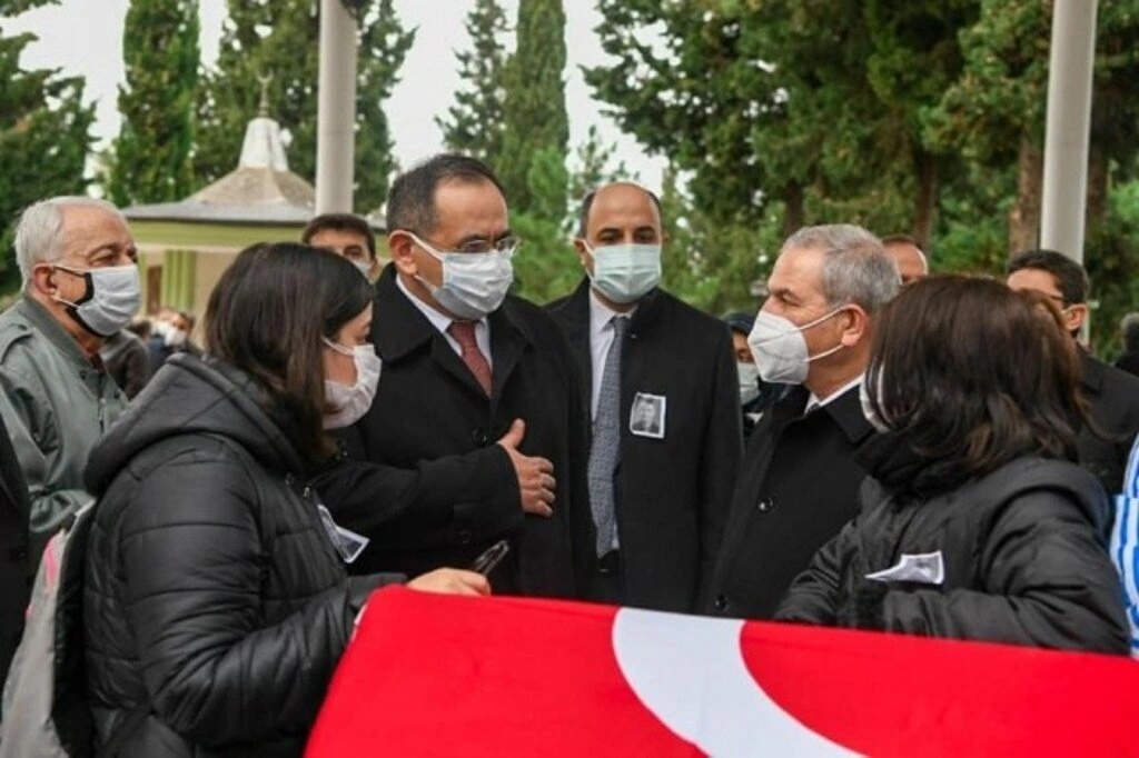 Doktor Ali Murat Uludoğan son yolculuğuna gözyaşlarıyla uğurlandı - Resim 3
