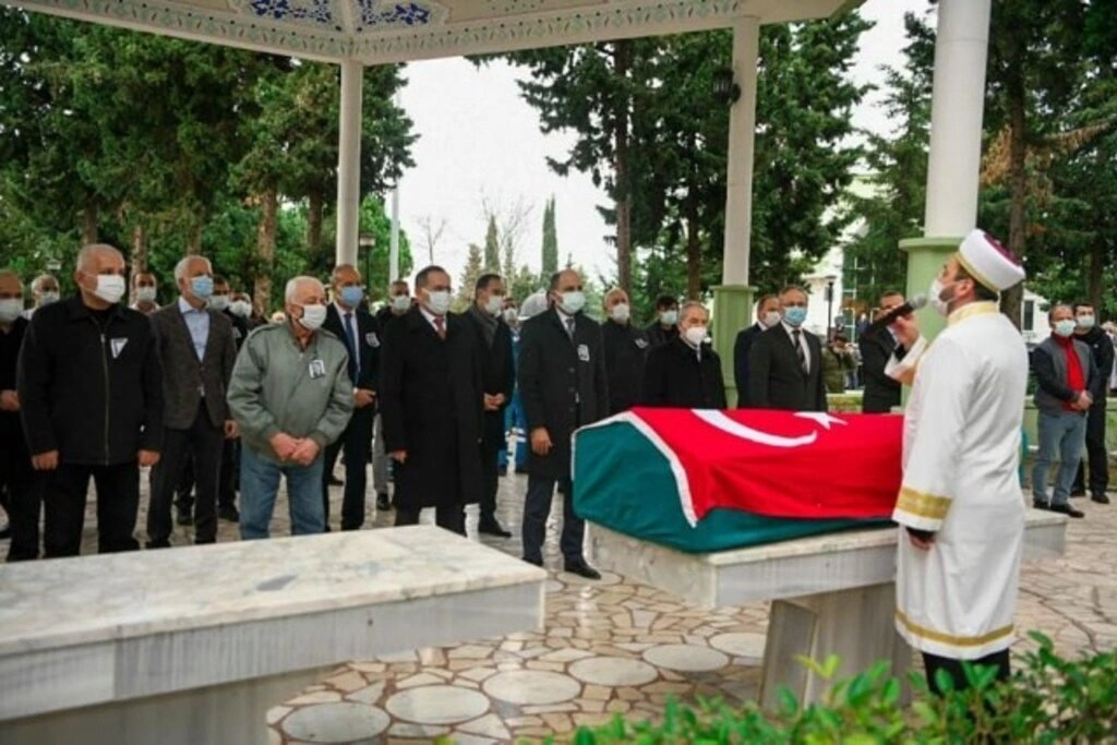 Doktor Ali Murat Uludoğan son yolculuğuna gözyaşlarıyla uğurlandı - Resim 5