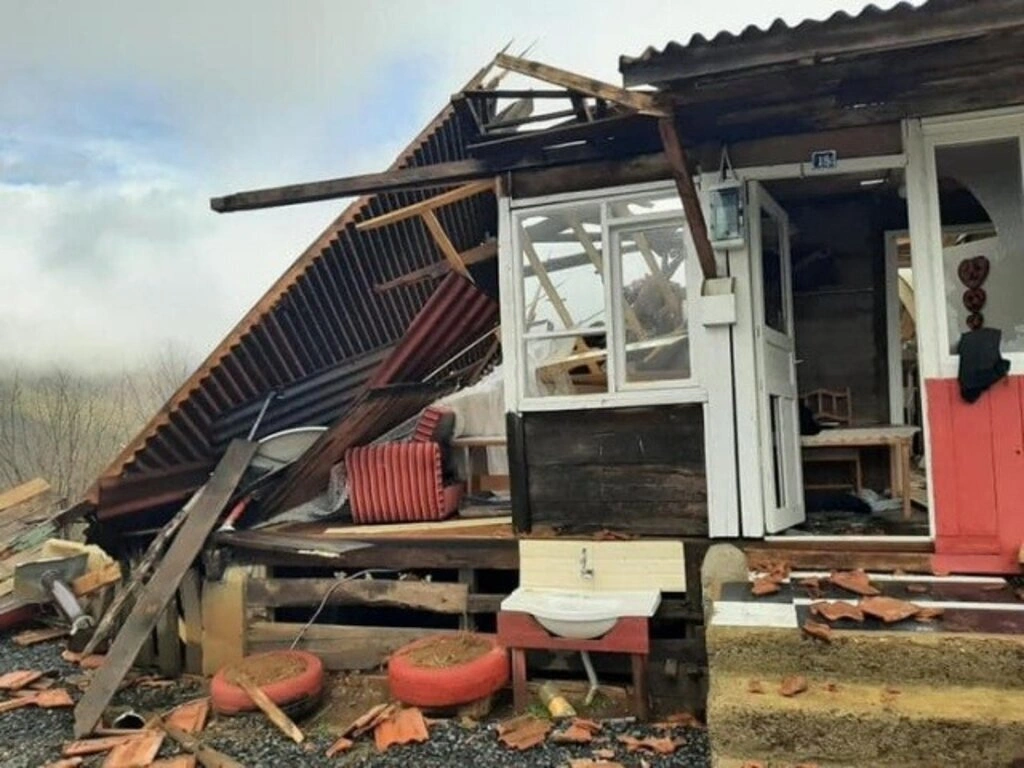 Çarşamba Kestanepınar Mahallesi'nde evlerin çatısı yıkıldı - Resim 3