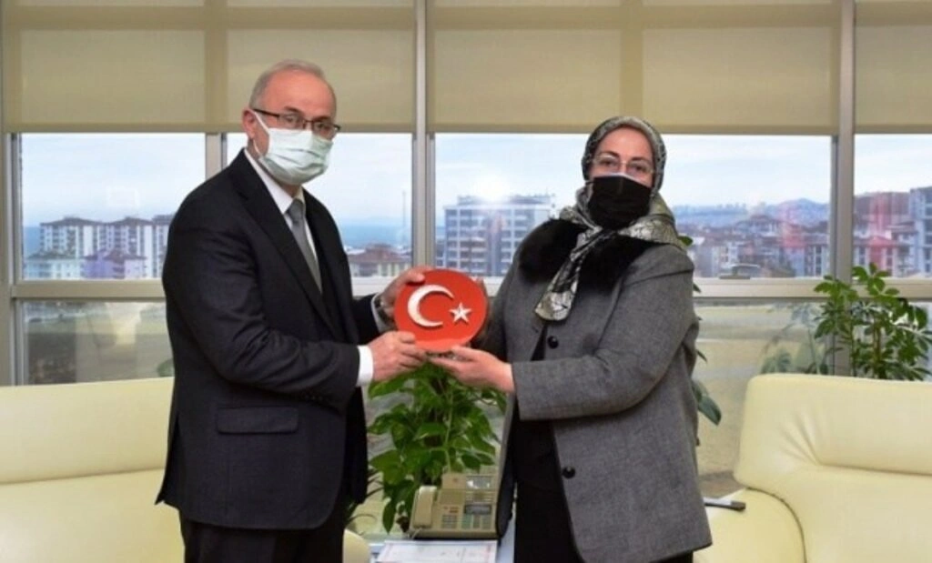 Çarşamba Ev Hanımları Derneği Başkanı Saniye Şen’den Rektör Ünal’a Nezaket Ziyareti - Resim 2