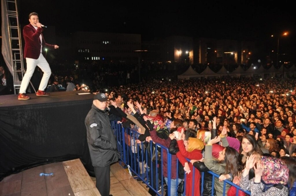 Mustafa Ceceli OMÜ Konseri - Resim 2