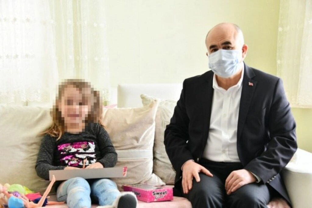 Gözü önünde annesi dövülen küçük kızın son durumu? Vali Dağlı ziyaret etti - Resim 2
