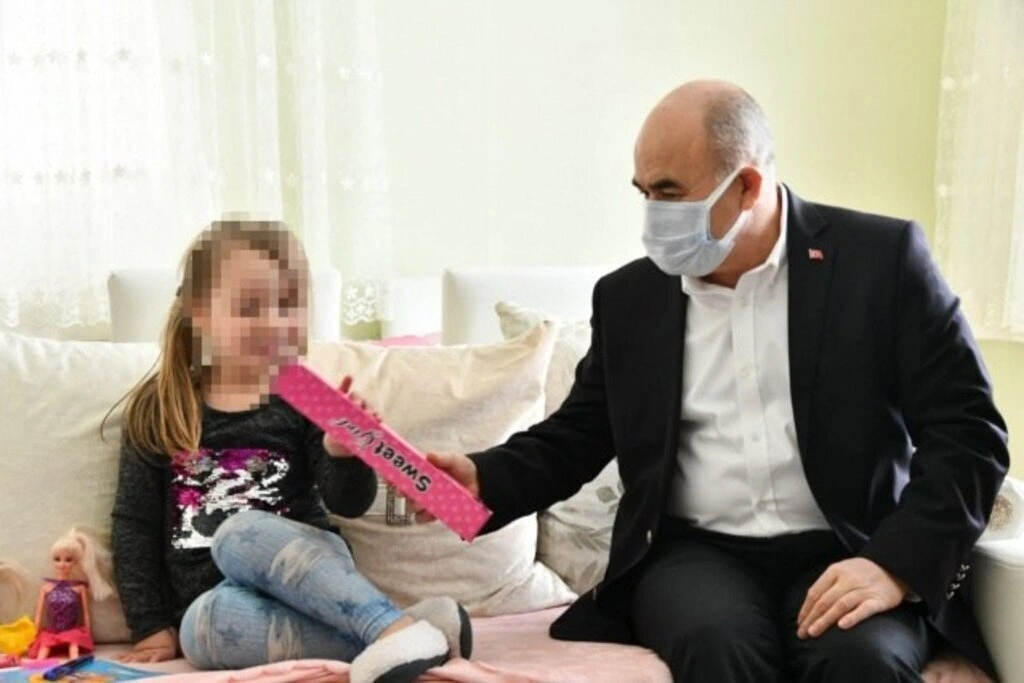 Gözü önünde annesi dövülen küçük kızın son durumu? Vali Dağlı ziyaret etti - Resim 4