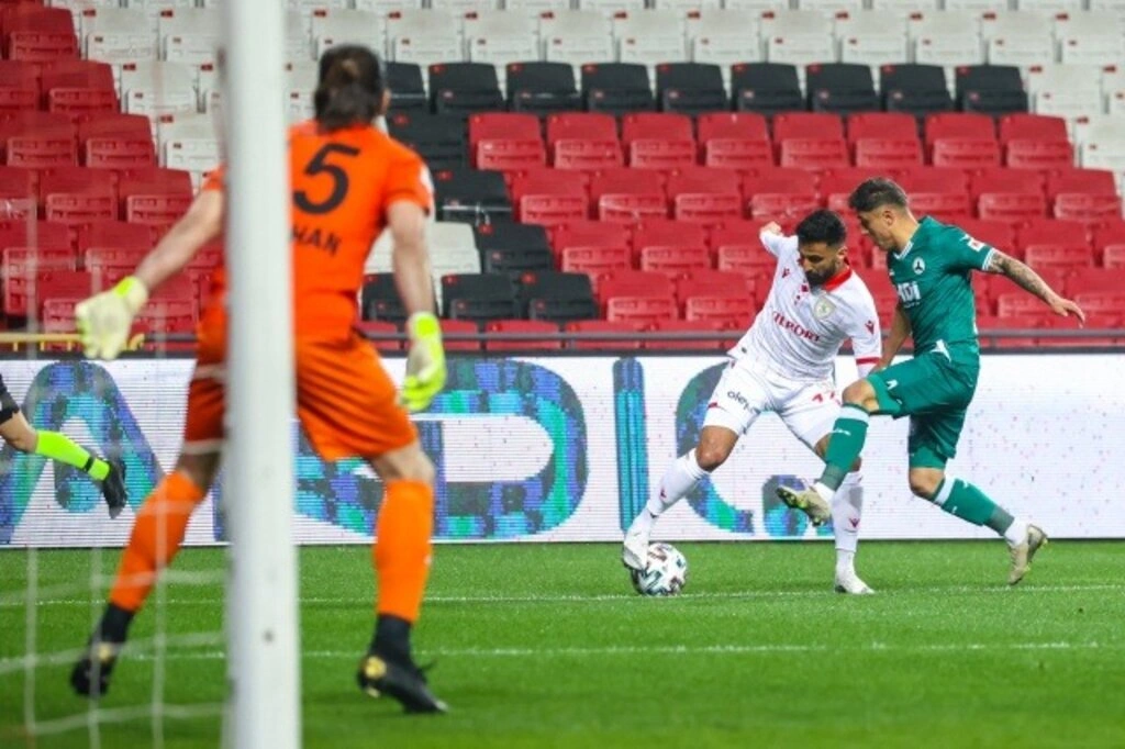 Samsunspor Giresunspor maçı ilk yarı fotoğrafları - Resim 10