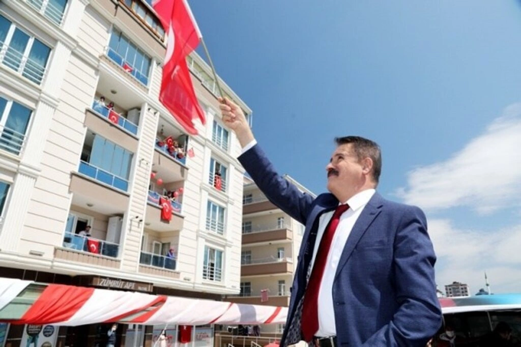 Atakum sokaklarında 23 Nisan sevinci, çocuklar balkonlardan kutladı - Resim 18