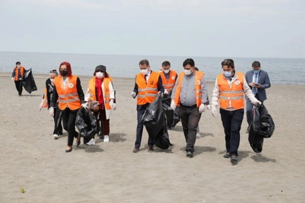 Başkan Deveci ile gönüllülerden sahil temizliği - Resim 5