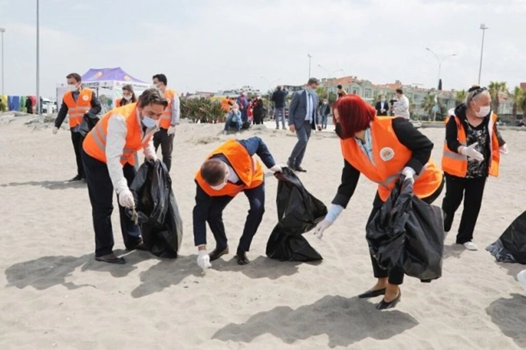 Başkan Deveci ile gönüllülerden sahil temizliği - Resim 6