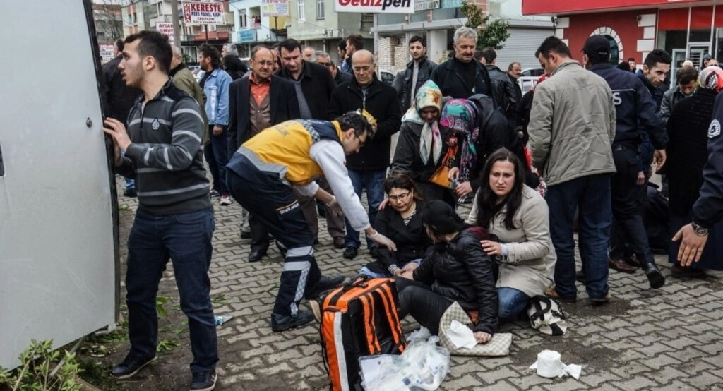 Samsun'da halk otobüsü ile midibüs çarpıştı: 24 yaralı - Resim 2