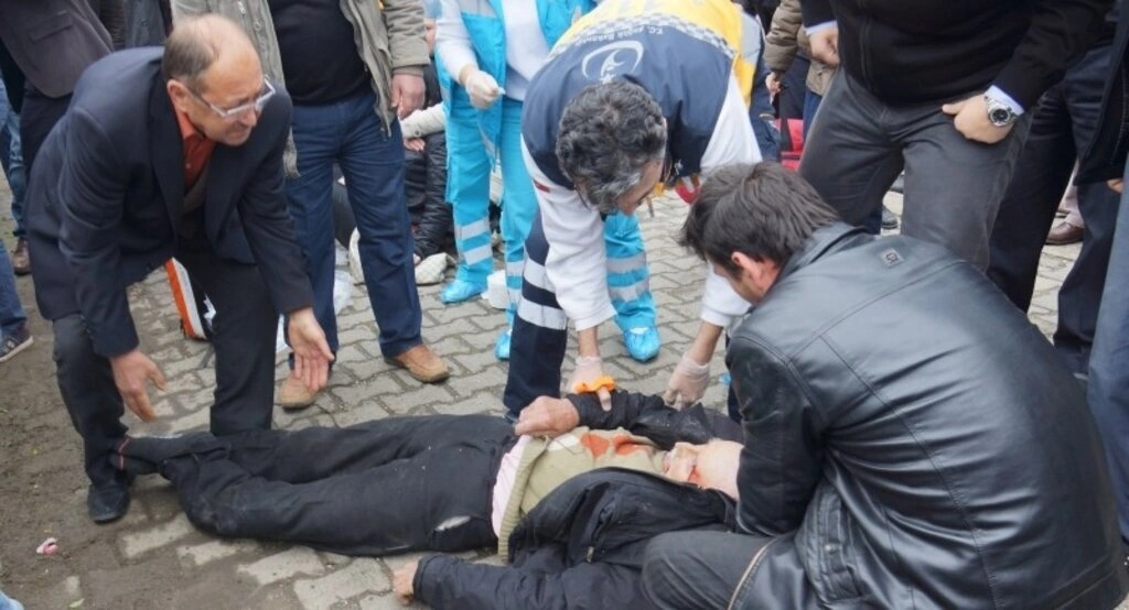 Samsun'da halk otobüsü ile midibüs çarpıştı: 24 yaralı - Resim 3